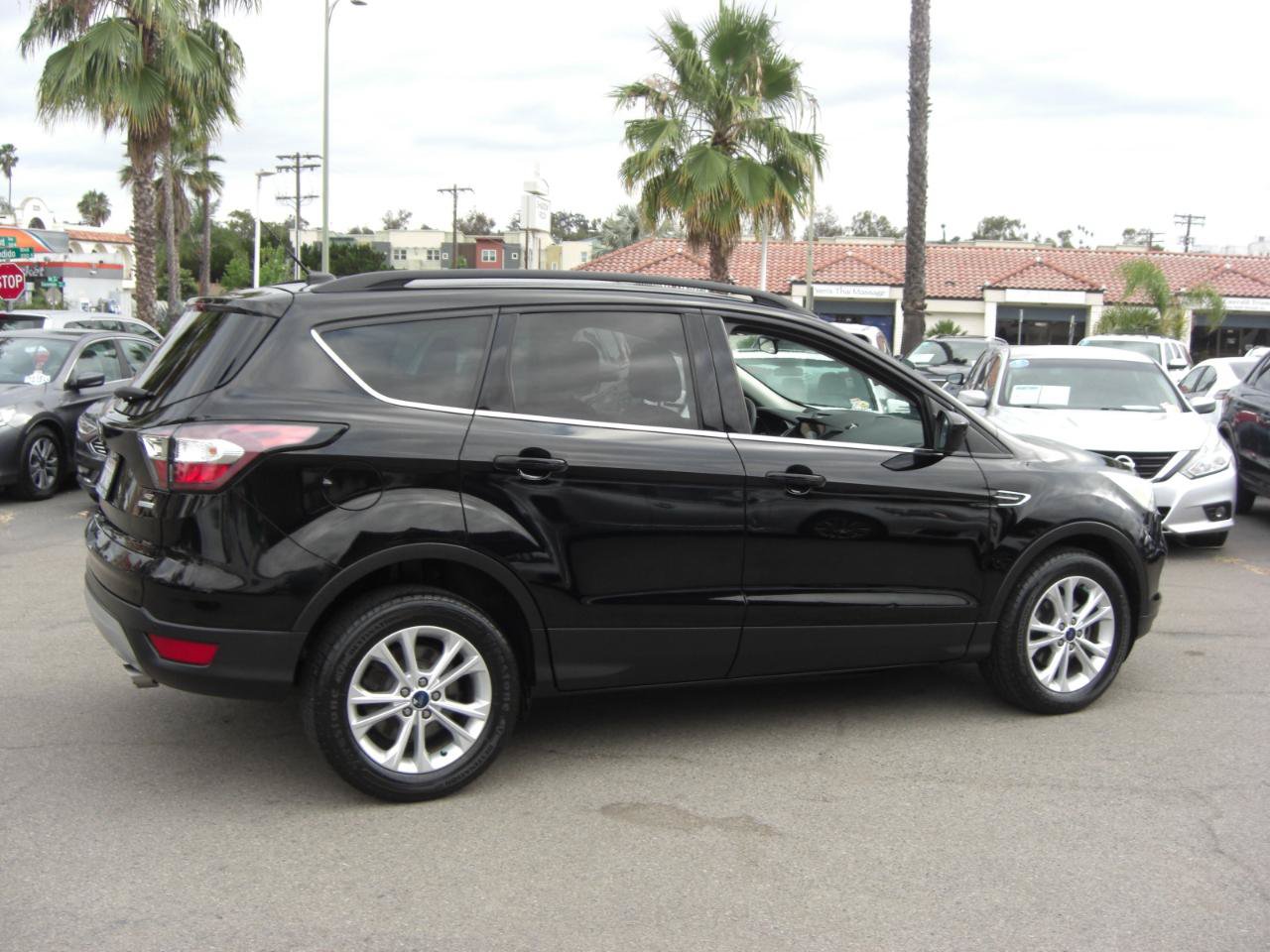 Used 2017 Ford Escape SE w/ Equipment Group 201A FWD image 16
