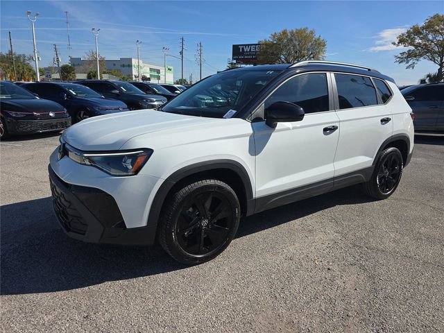 New 2026 Volkswagen Taos SE FWD image 6