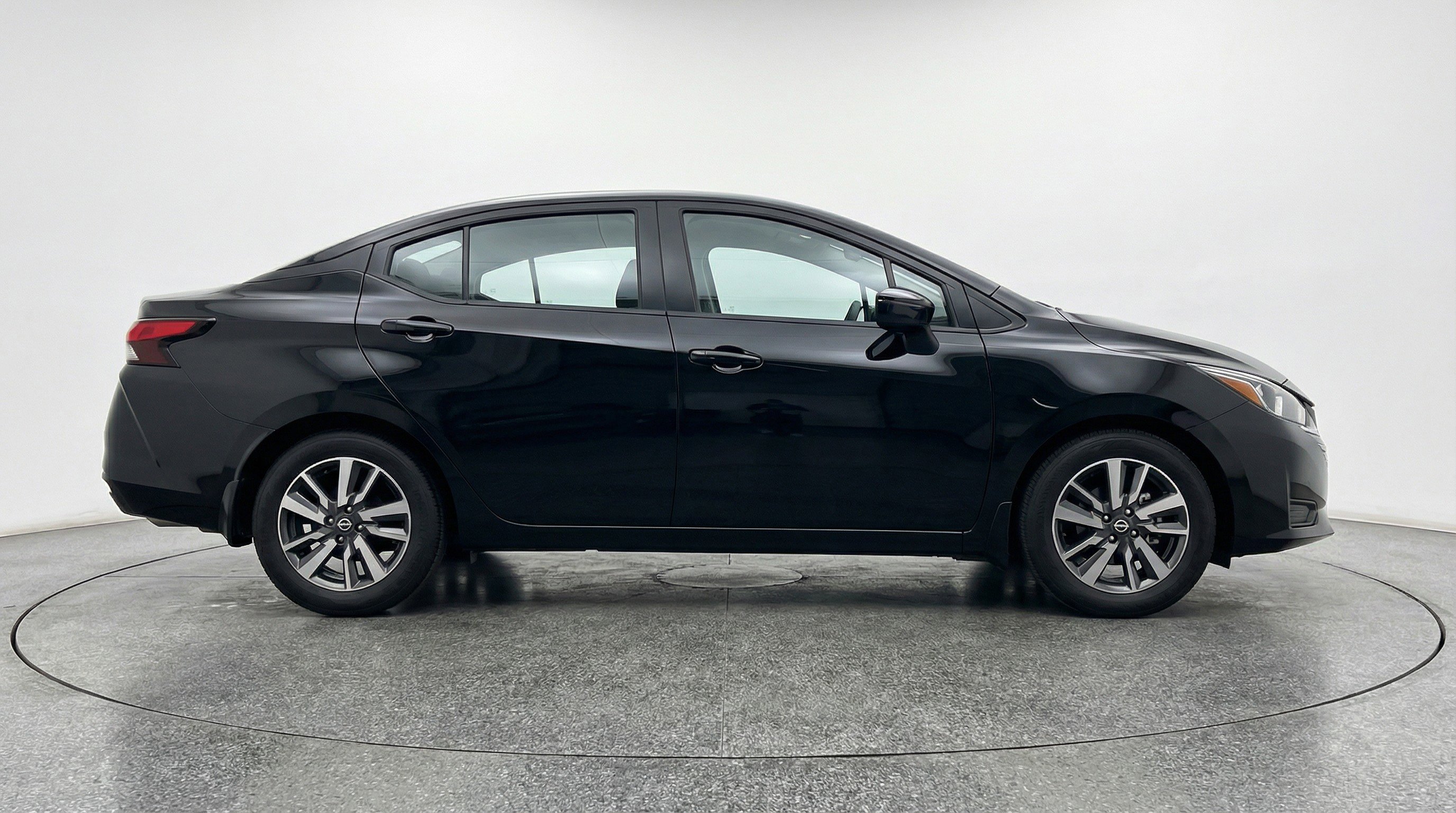 Used 2025 Nissan Versa SV FWD image 11