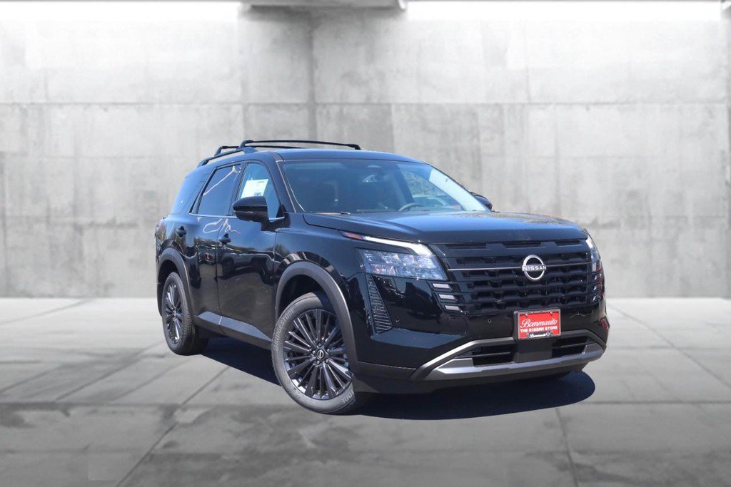 New 2026 Nissan Pathfinder SL image 2