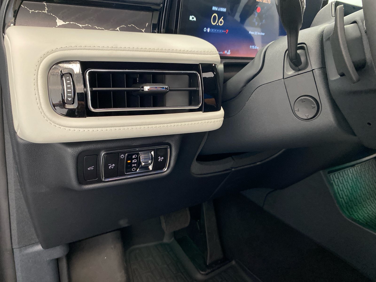 New 2026 Lincoln Aviator Black Label AWD/4WD image 18