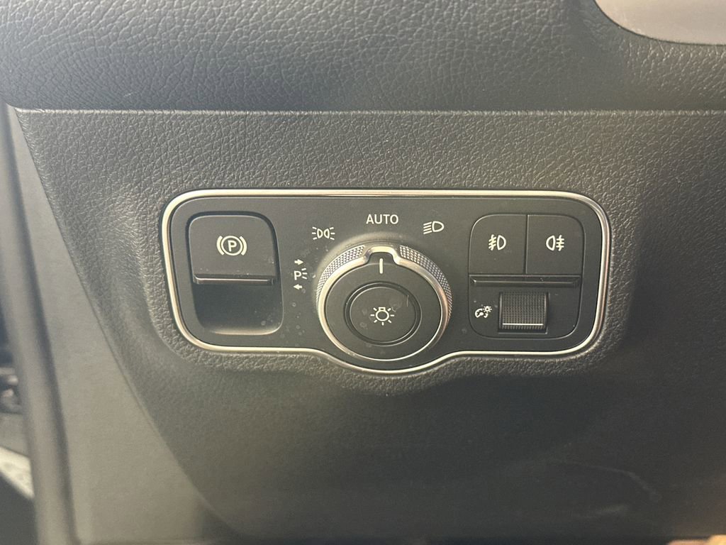 Used 2023 Mercedes-Benz GLB 250 image 7