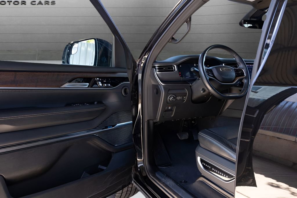 Used 2024 Jeep Grand Wagoneer L 4WD image 38