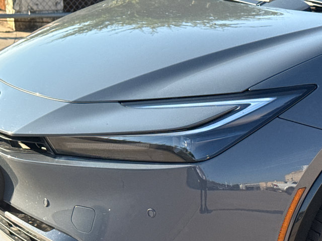 Used 2023 Toyota Prius XLE FWD image 4