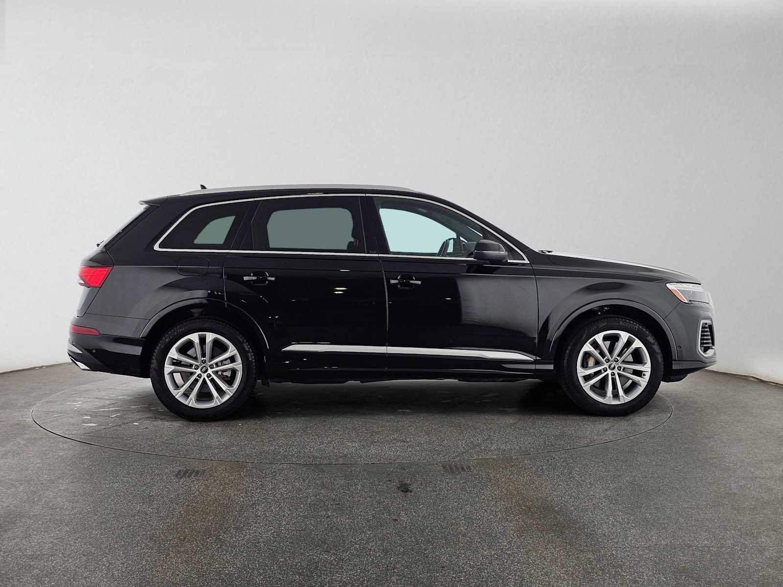 Used 2025 Audi Q7 3.0T Premium Plus AWD/4WD image 2