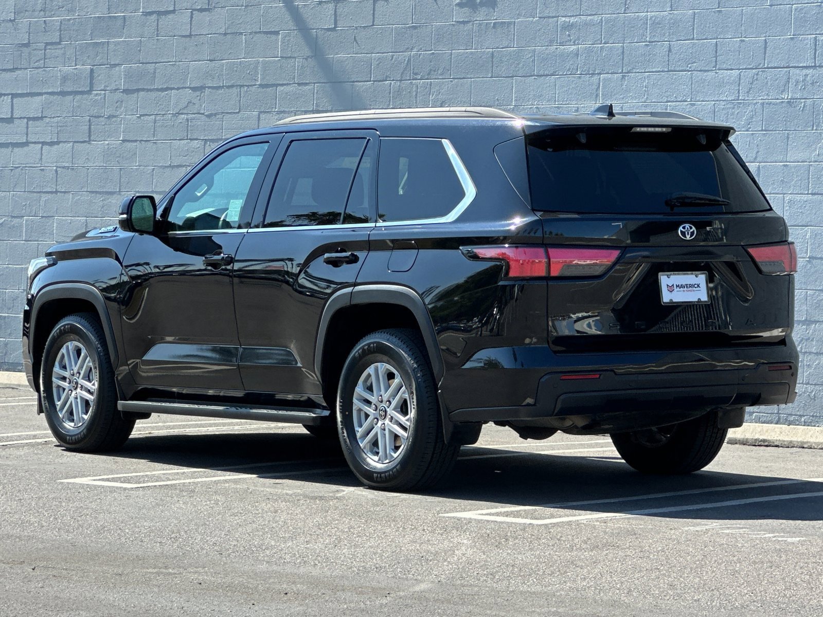 Used 2023 Toyota Sequoia SR5 image 3