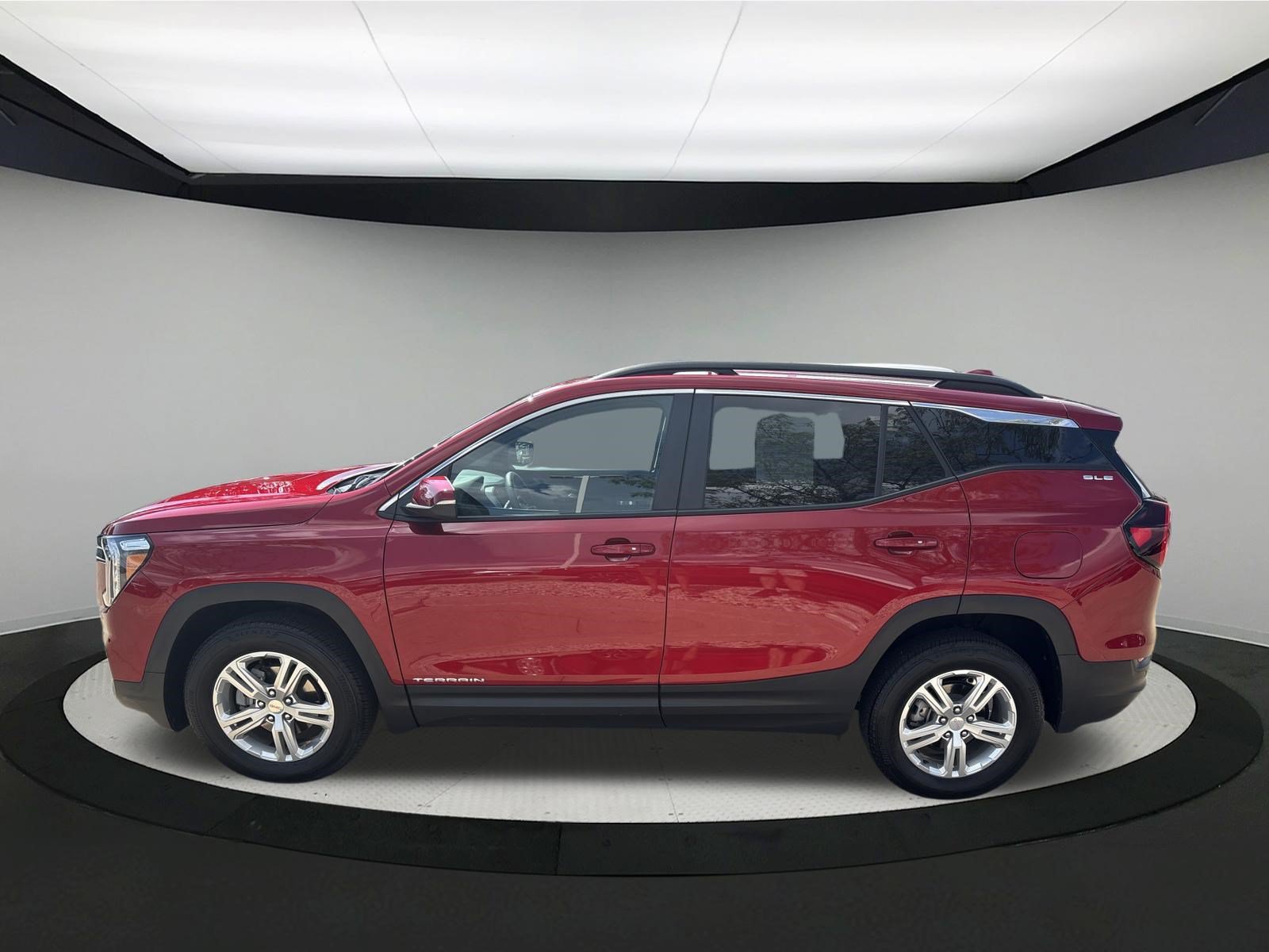 Used 2024 GMC Terrain SLE w/ Driver Convenience Package AWD/4WD image 4