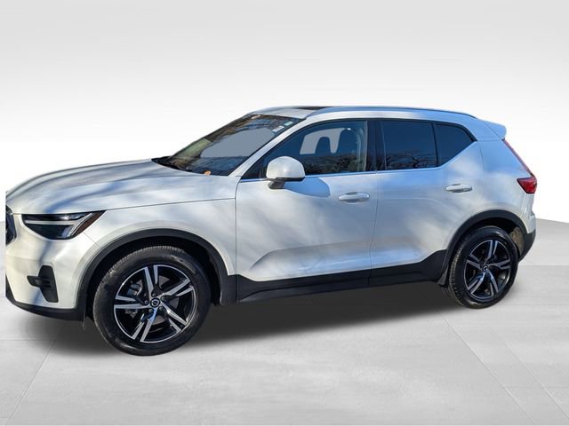 Certified 2023 Volvo XC40 B5 Plus image 5