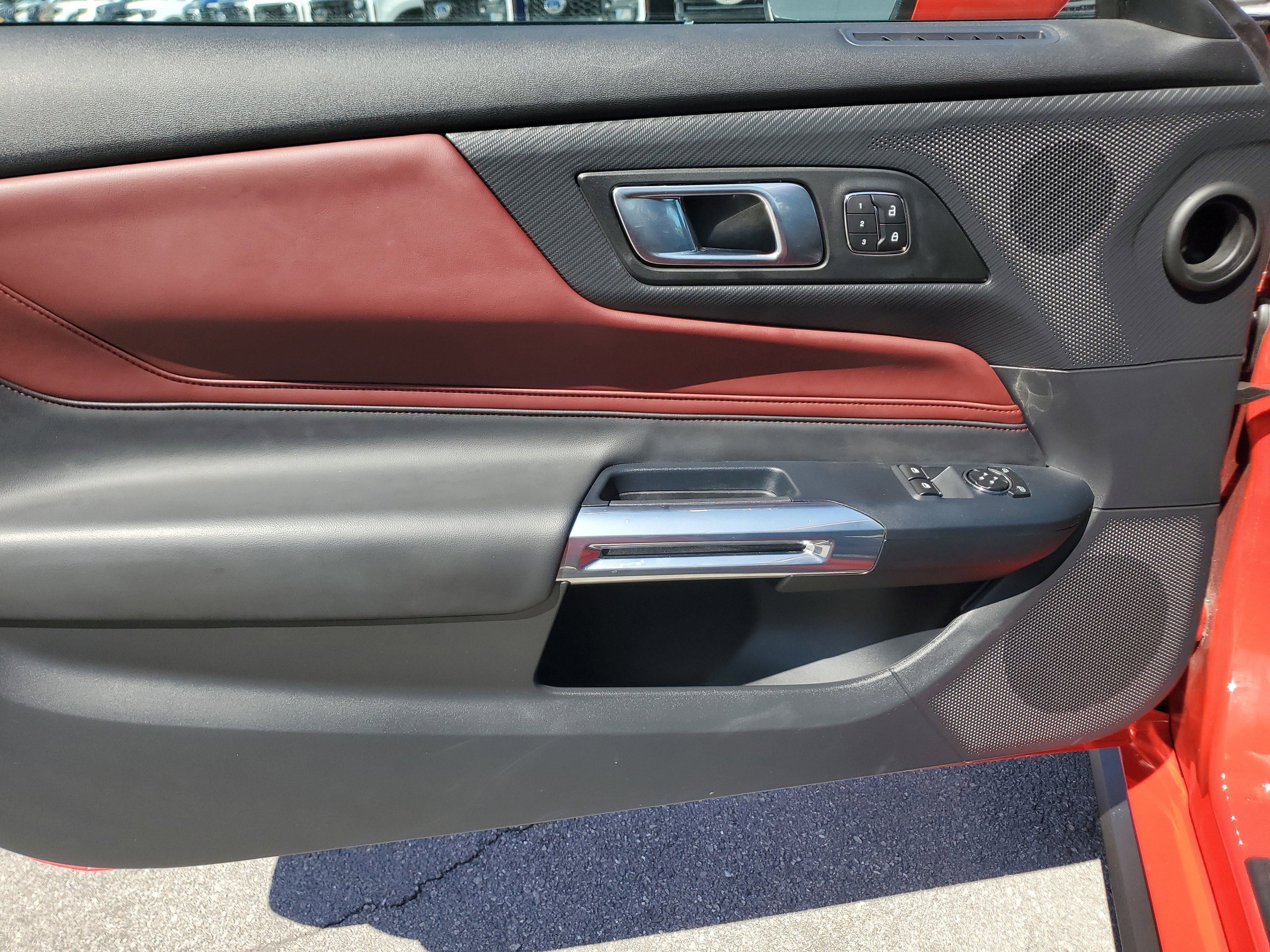 Used 2025 Ford Mustang Premium image 15