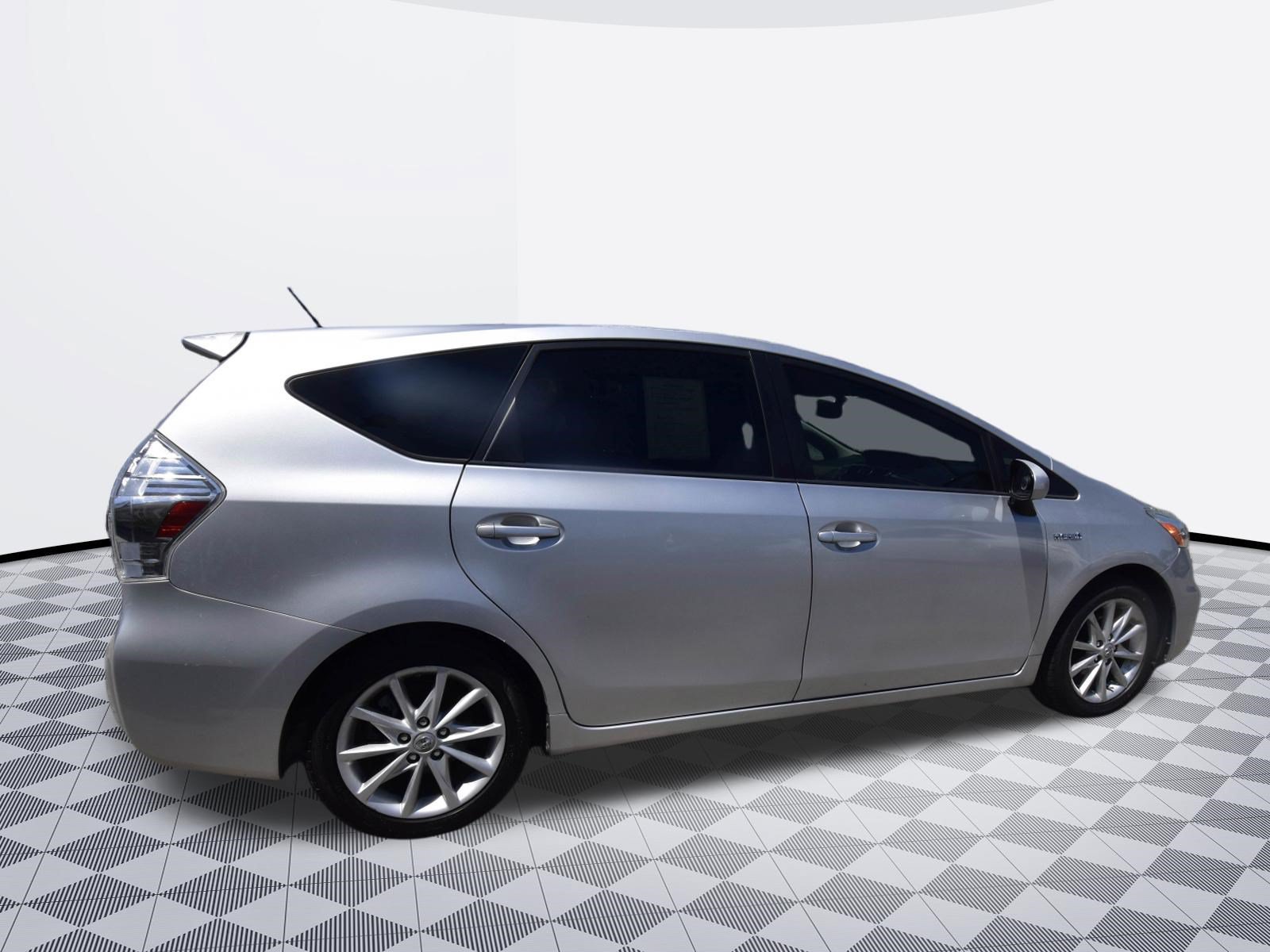 Used 2014 Toyota Prius V Five FWD image 6