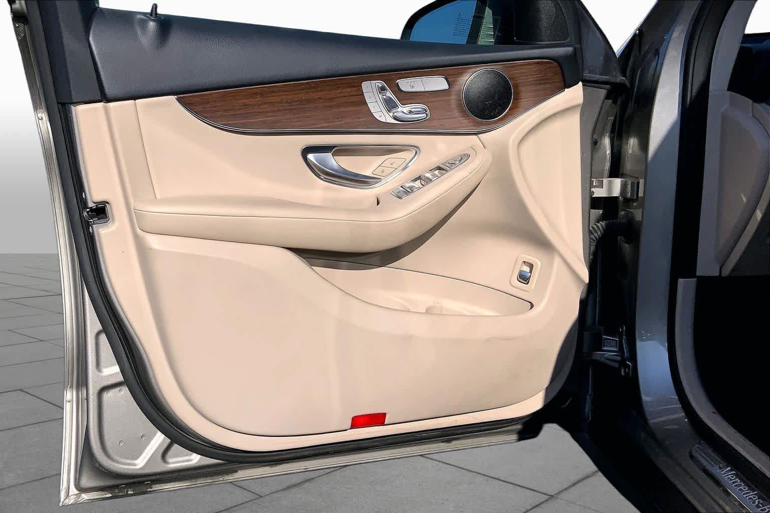 Used 2021 Mercedes-Benz GLC 300 image 21