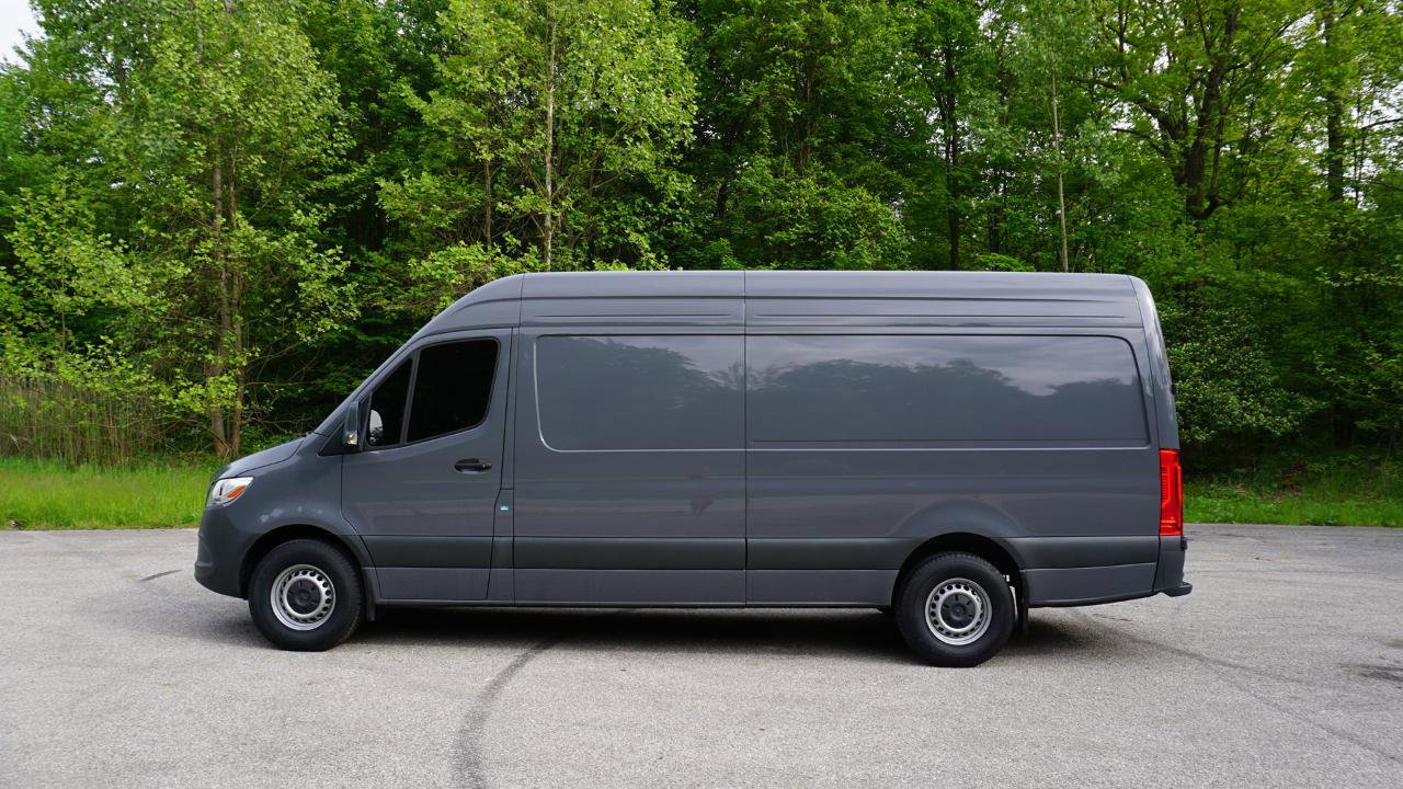 Used 2024 Mercedes-Benz Sprinter 2500 image 2