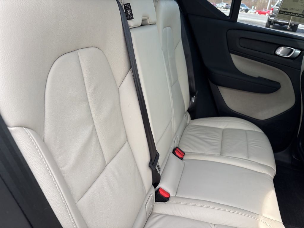 Certified 2023 Volvo XC40 B5 Plus w/ Protection Package AWD/4WD image 46
