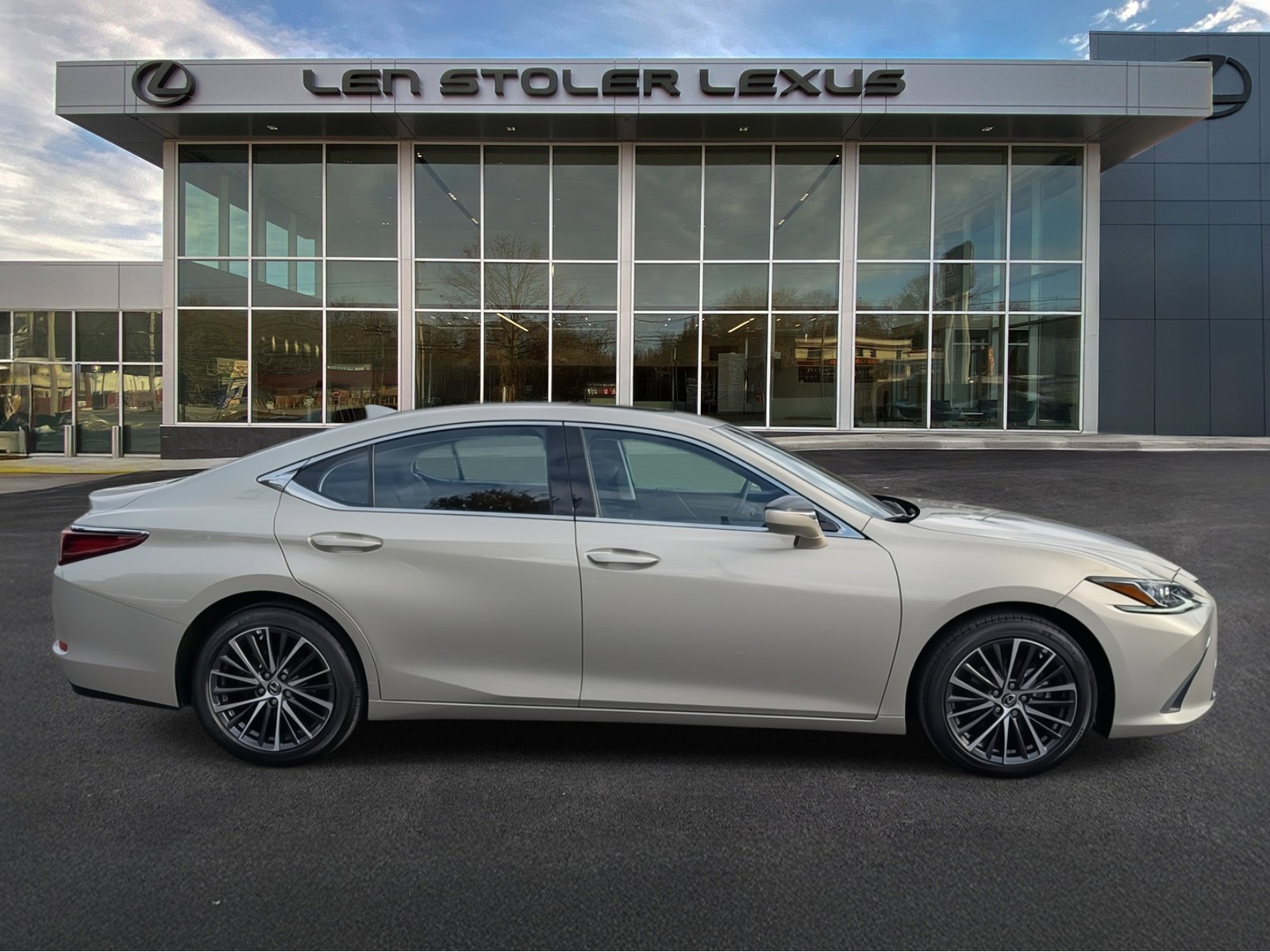 Certified 2024 Lexus ES 350 w/ Premium Package image 2