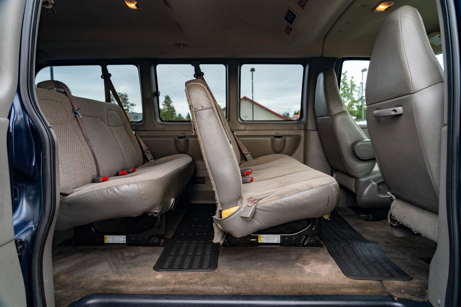 Used 2009 Chevrolet Express 1500 Passenger image 14