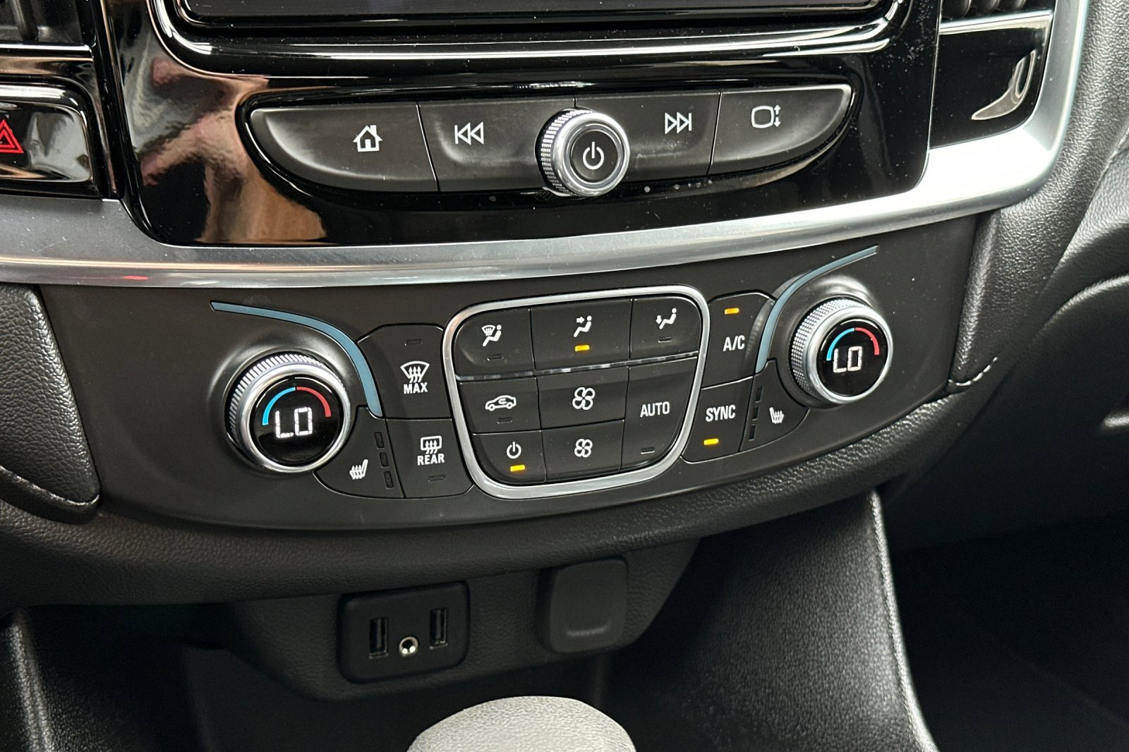 Used 2023 Chevrolet Traverse LT image 20