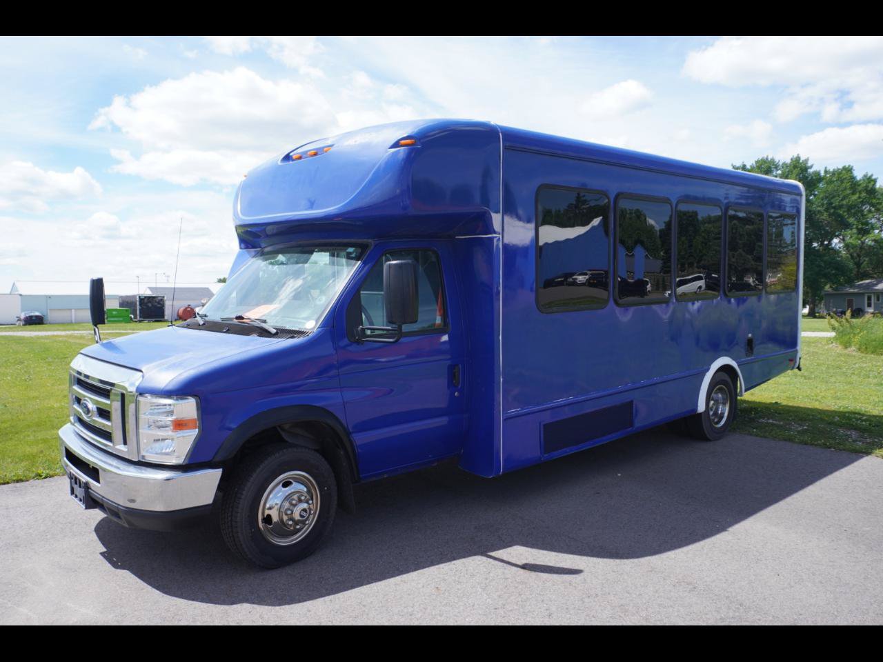 Used 2019 Ford E-450 and Econoline 450 Super Duty w/ Shuttle Bus Prep Package