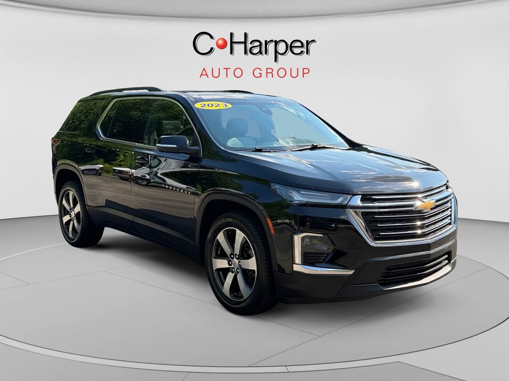 Used 2023 Chevrolet Traverse LT w/ LT Premium Package AWD/4WD image 1
