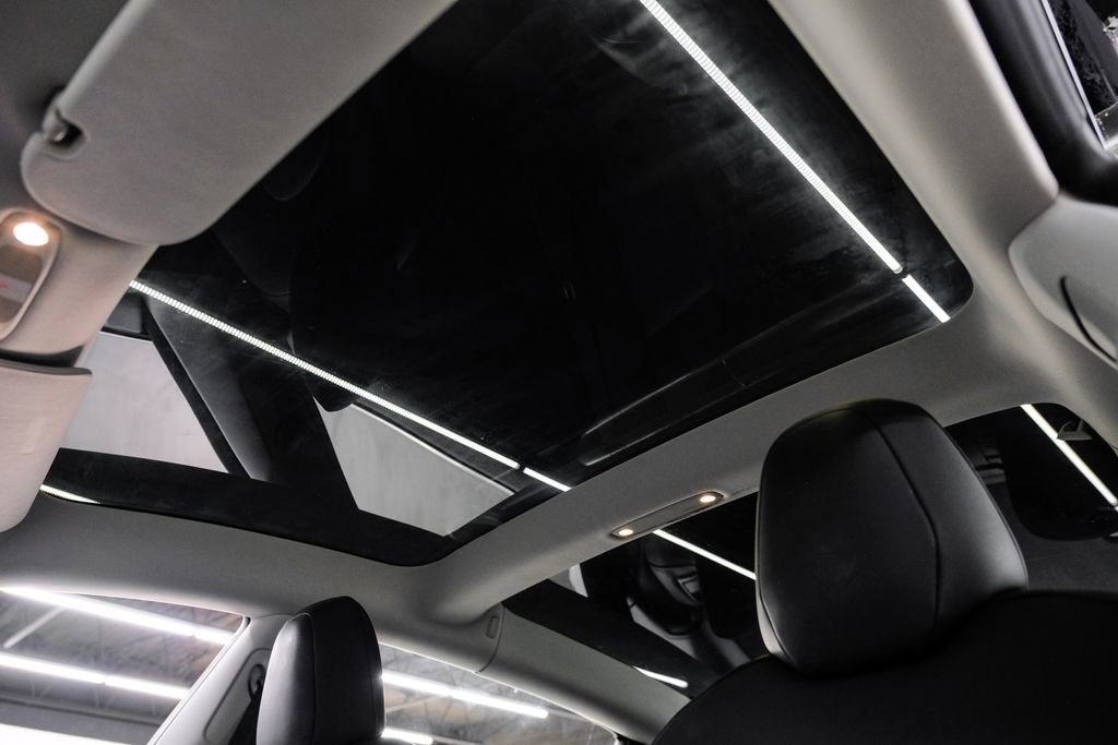 Used 2018 Tesla Model 3 Mid Range image 5