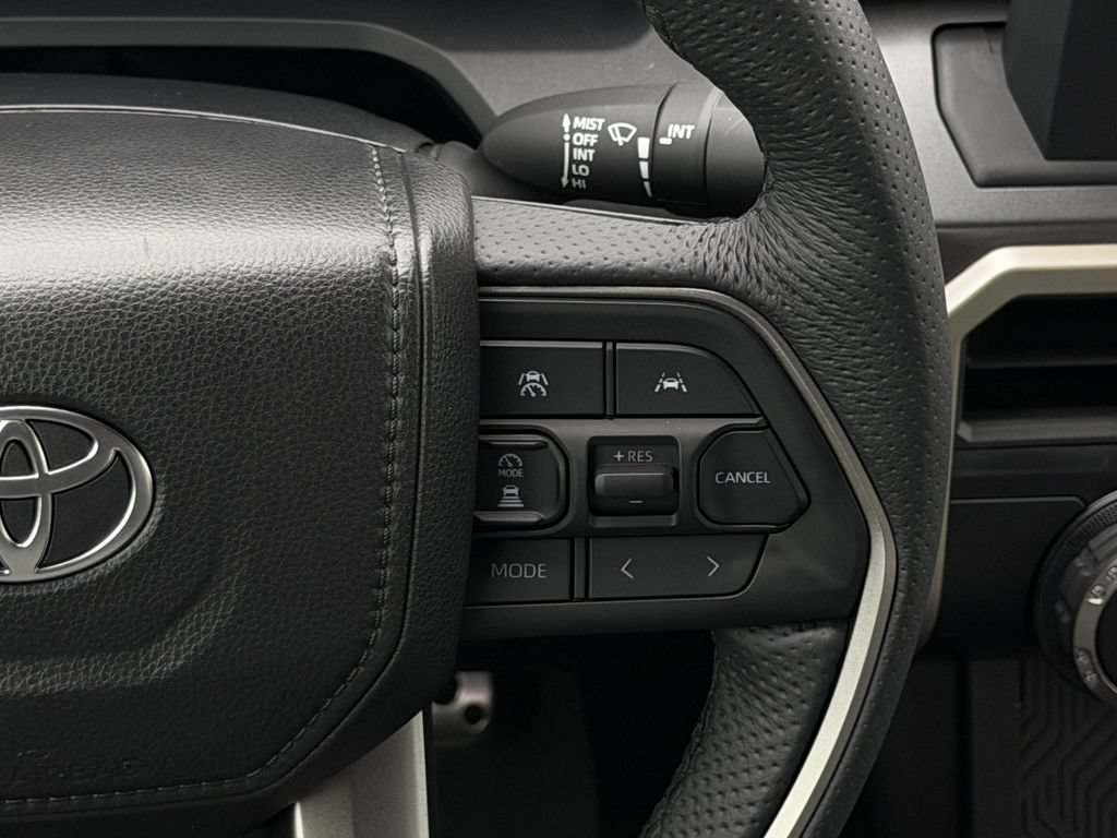 Used 2025 Toyota Tacoma TRD Sport AWD/4WD image 15