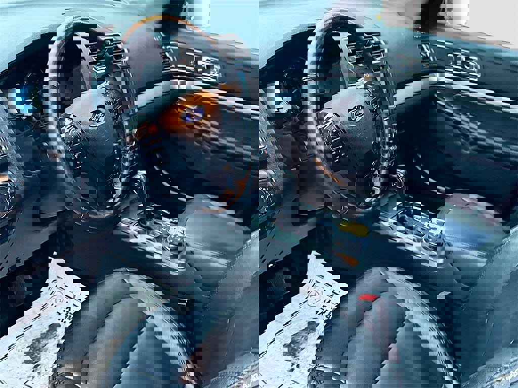 Used 2018 Ford Explorer XLT w/ Equipment Group 202A image 7