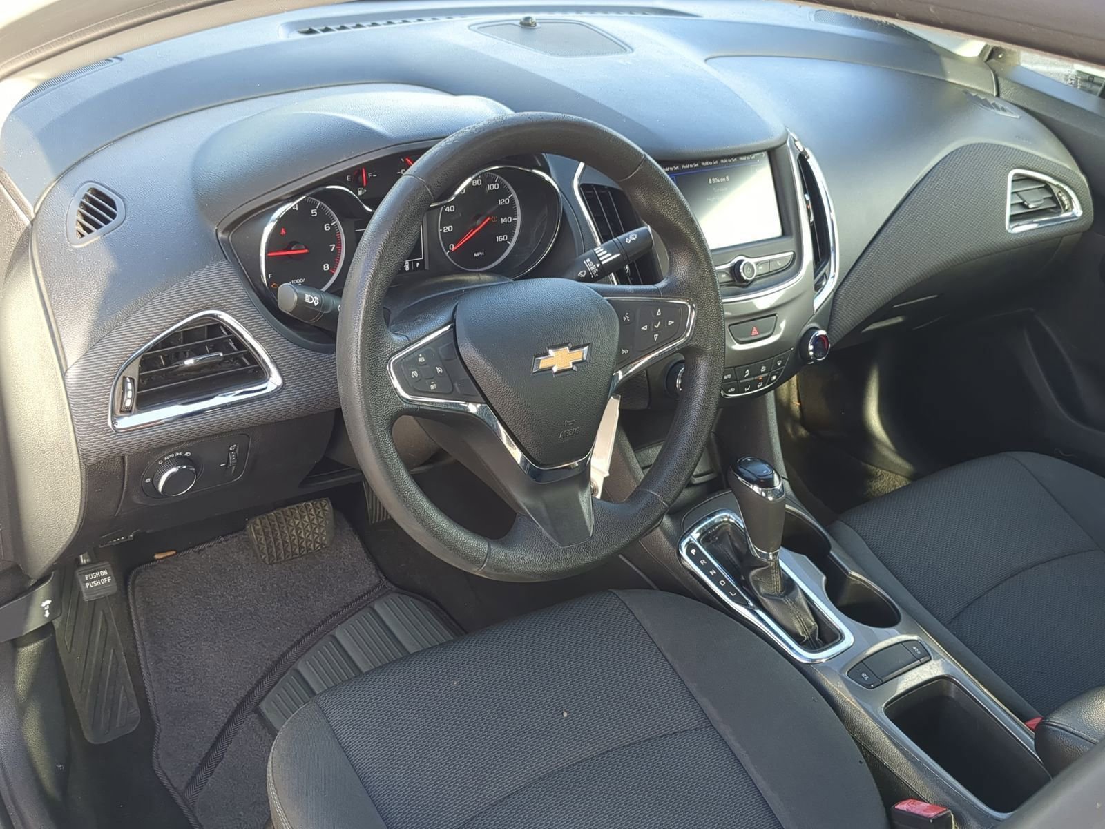 Used 2019 Chevrolet Cruze LT image 11