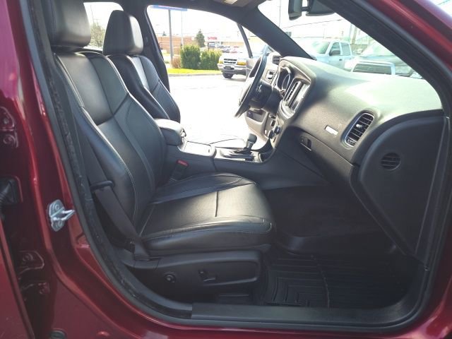 Used 2017 Dodge Charger SXT w/ AWD Plus Group image 35