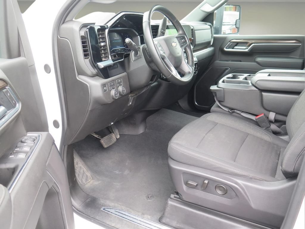 Used 2025 Chevrolet Silverado 2500 LT w/ Convenience Package AWD/4WD image 10