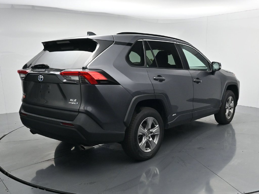 Used 2024 Toyota RAV4 XLE AWD/4WD image 7