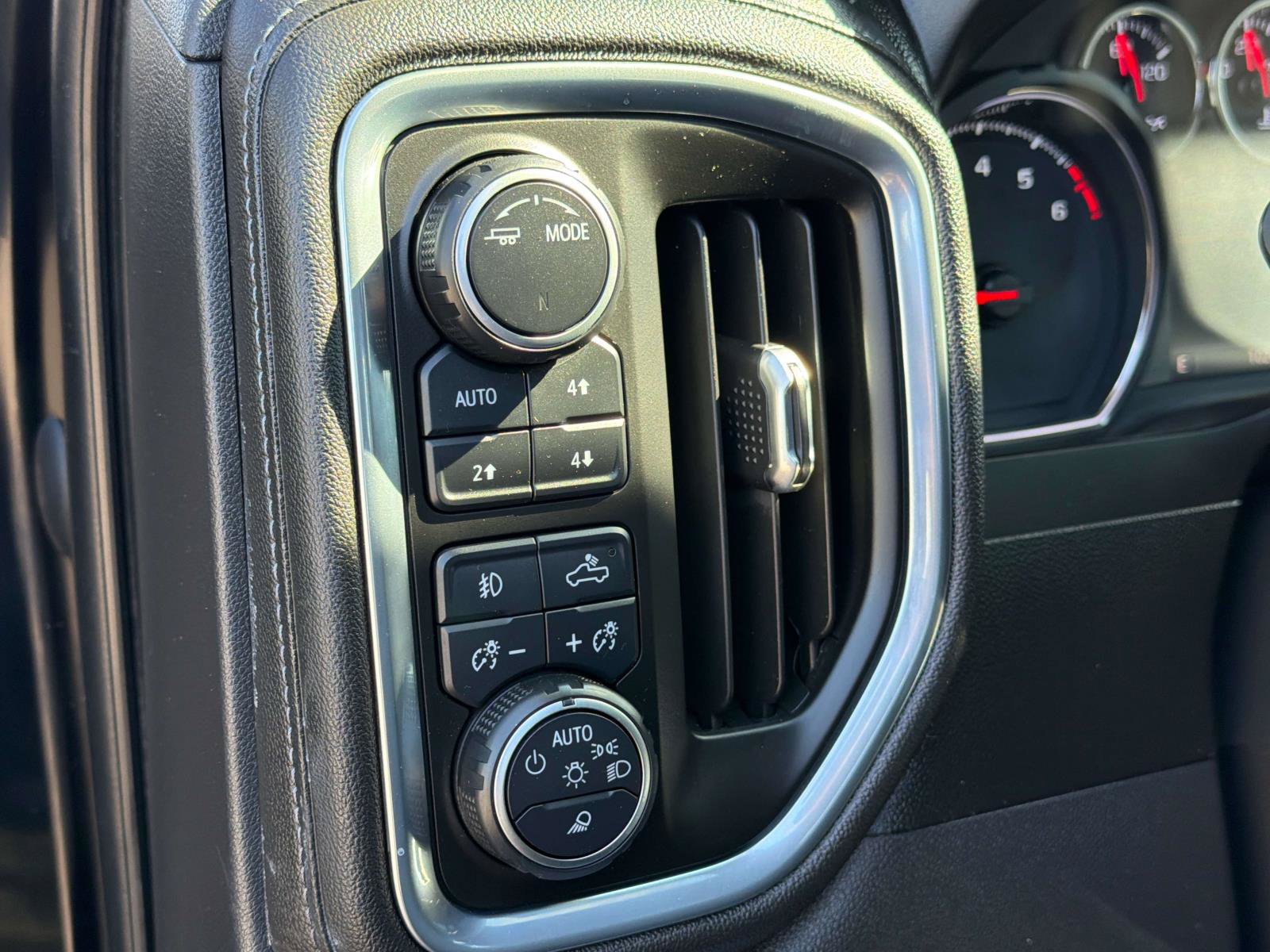 Used 2021 Chevrolet Silverado 1500 LT Trail Boss w/ LT Trail Boss Premium Package AWD/4WD image 34