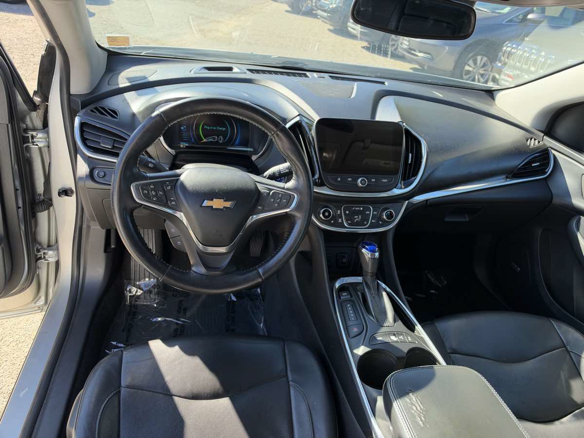 Used 2017 Chevrolet Volt Premier w/ Driver Confidence II Package FWD image 10