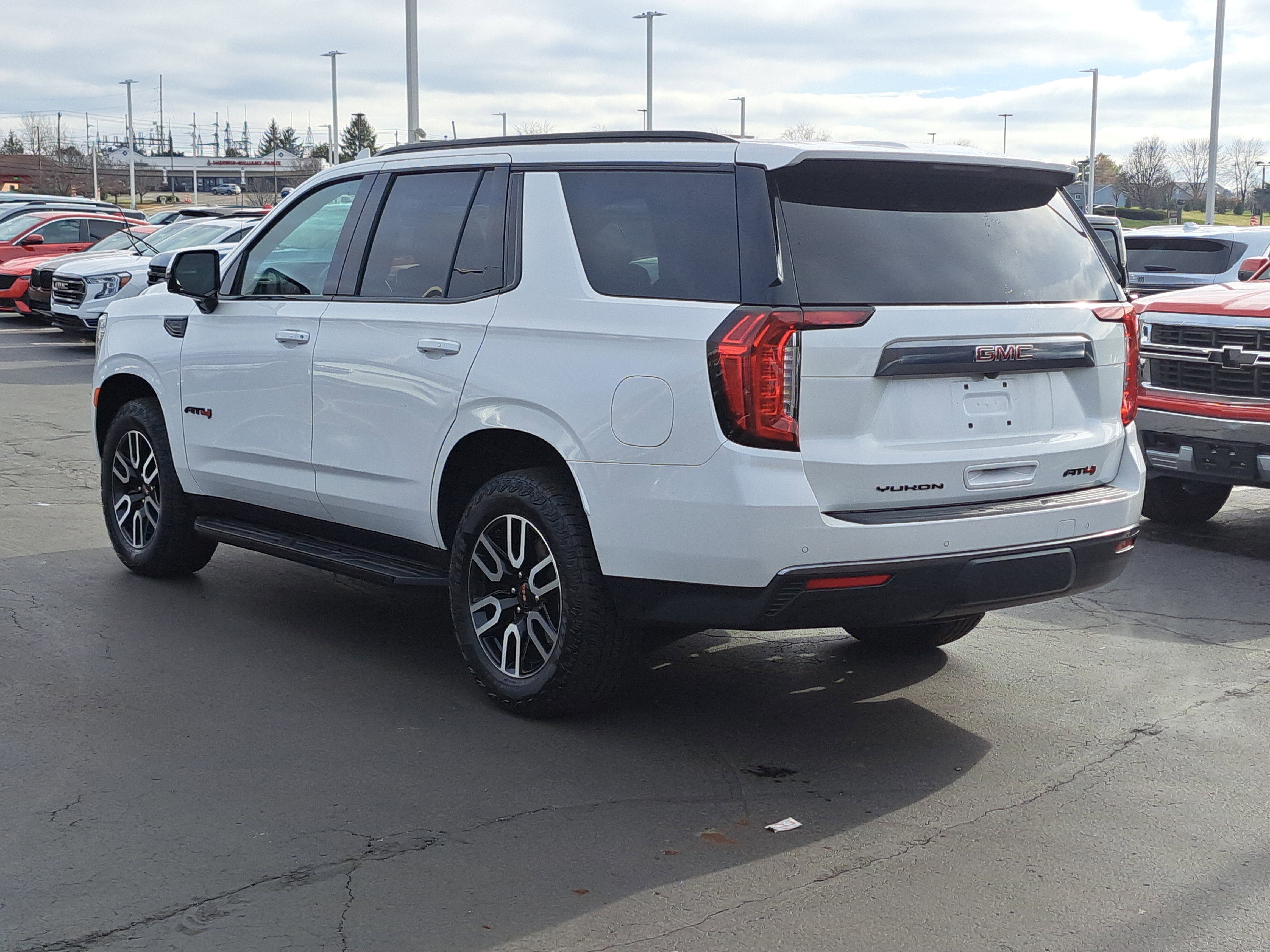 Used 2024 GMC Yukon AT4 w/ Technology Package image 3