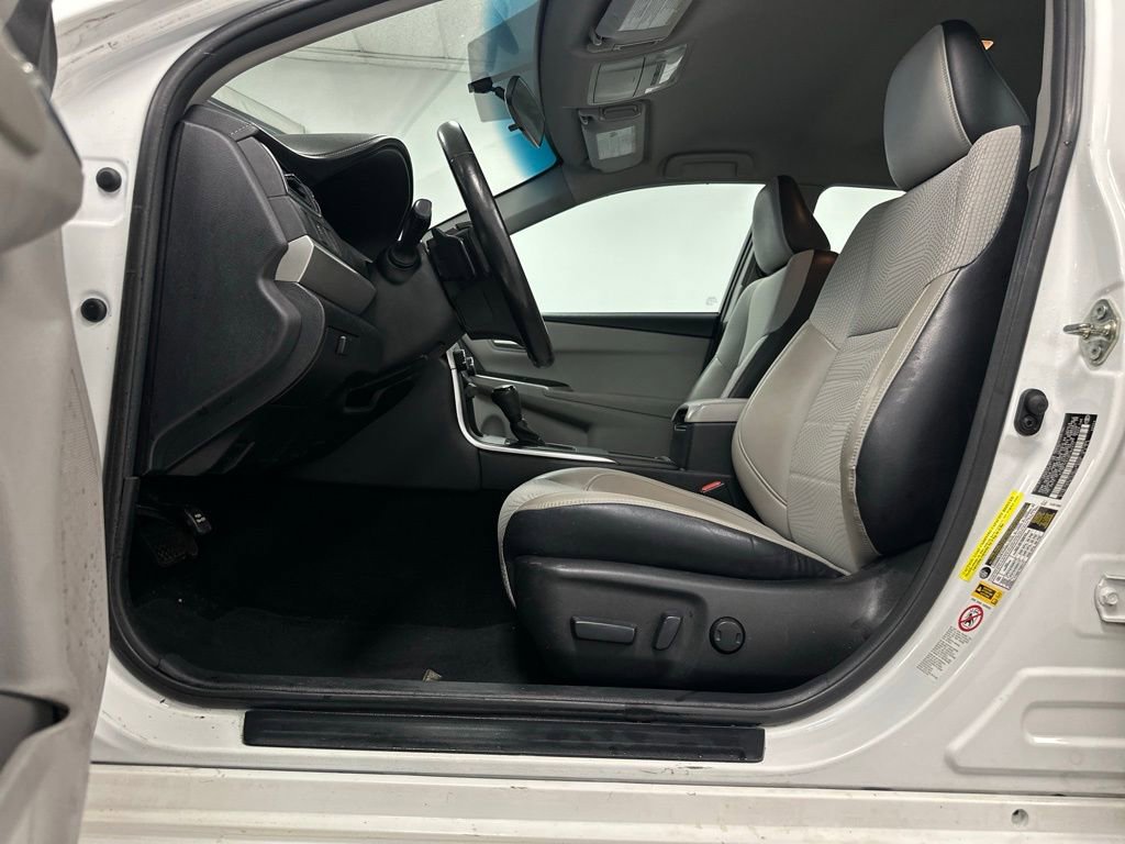 Used 2016 Toyota Camry SE image 14