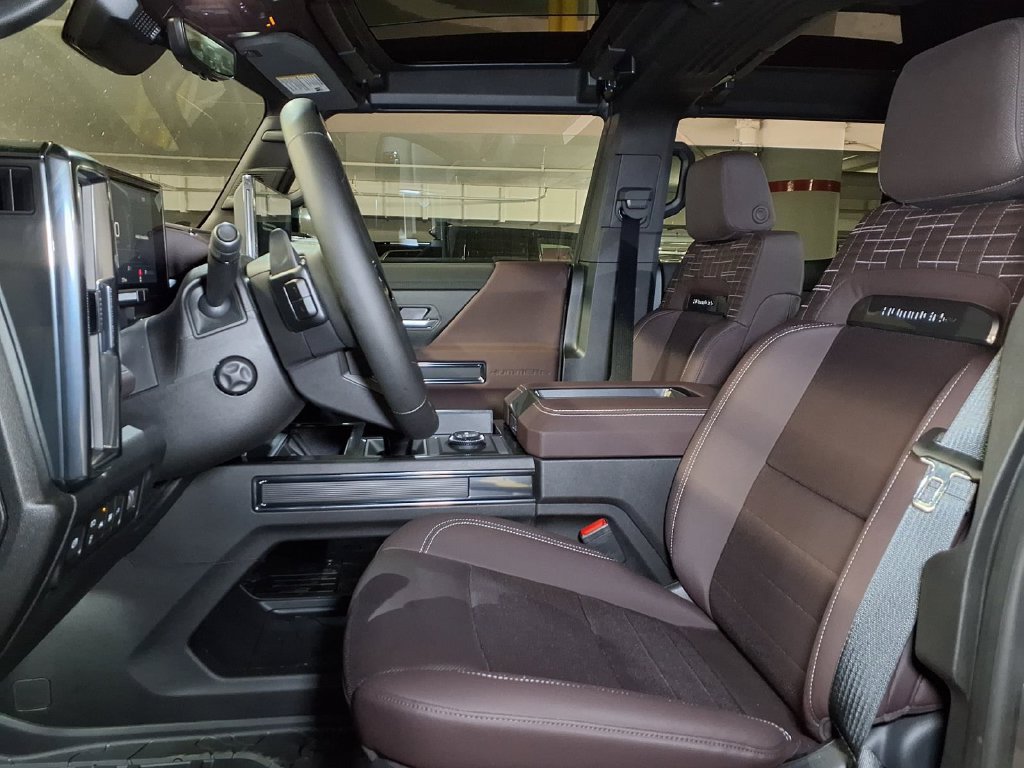 New 2026 GMC Hummer EV SUV w/ LPO, Illumination Package AWD/4WD image 15