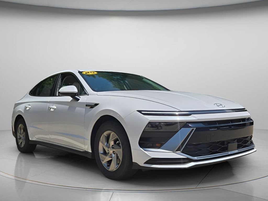 Used 2025 Hyundai Sonata SE FWD image 9