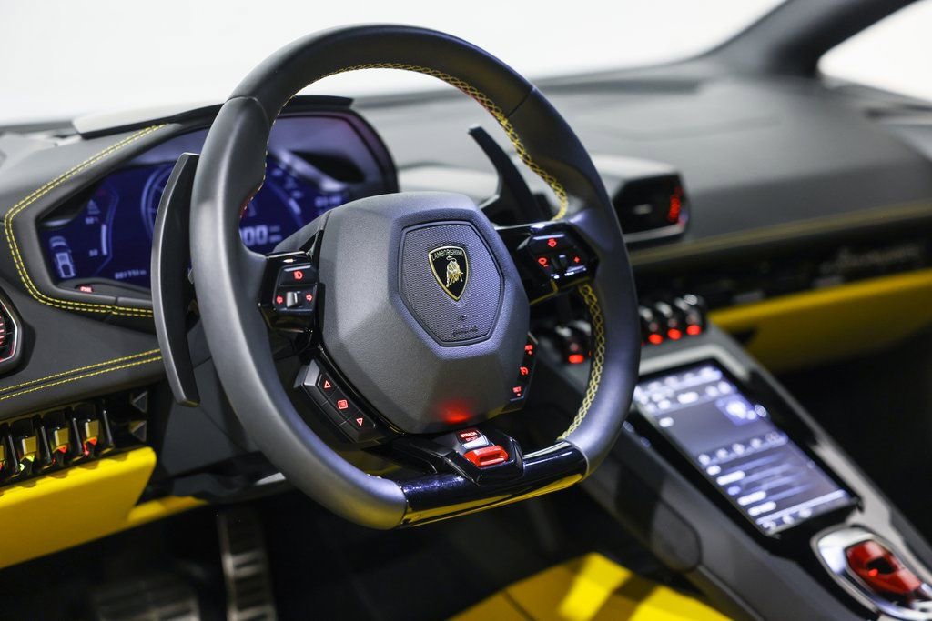 Used 2020 Lamborghini Huracan EVO image 30