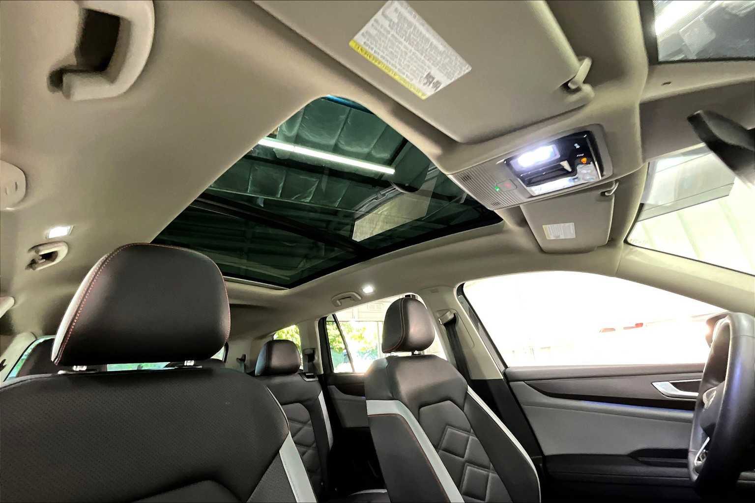 Used 2025 Volkswagen Atlas Peak Edition SE image 25