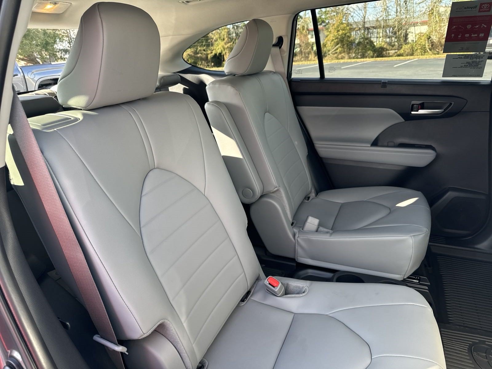New 2025 Toyota Highlander XLE FWD image 31