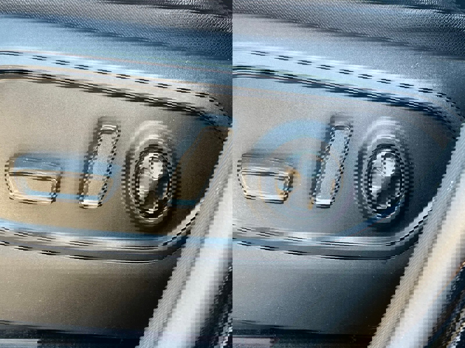 Used 2023 Jeep Grand Cherokee Limited image 26