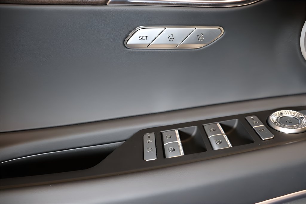 Certified 2025 Genesis GV80 2.5T Prestige AWD/4WD image 10
