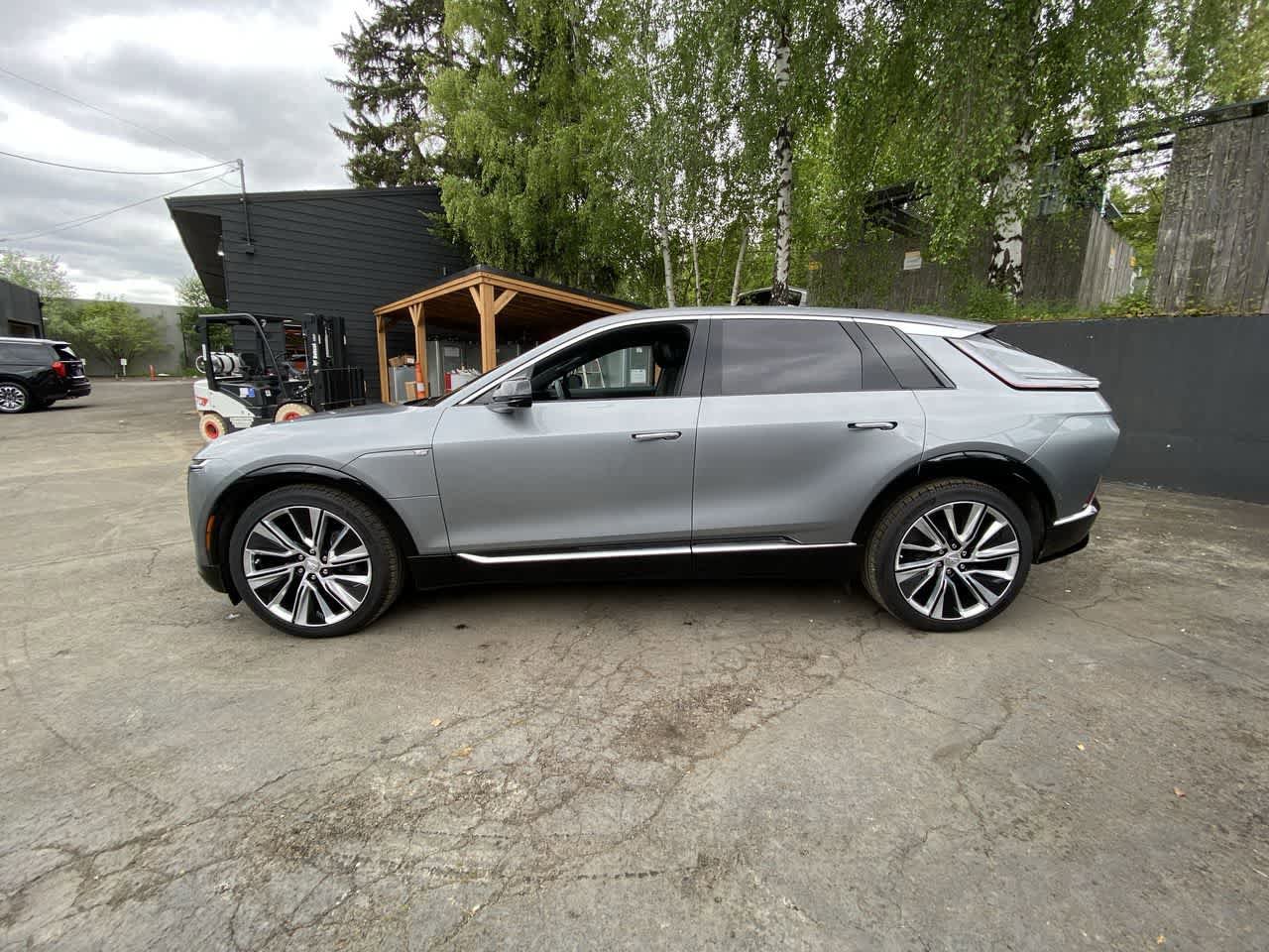 Used 2024 Cadillac Lyriq Luxury w/ LPO, Floor Liner Package AWD/4WD image 3