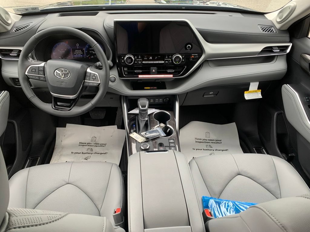 New 2026 Toyota Highlander Platinum AWD/4WD image 15