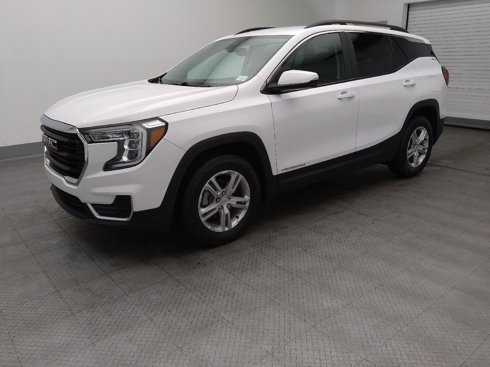 Used 2023 GMC Terrain SLE w/ Driver Convenience Package image 2