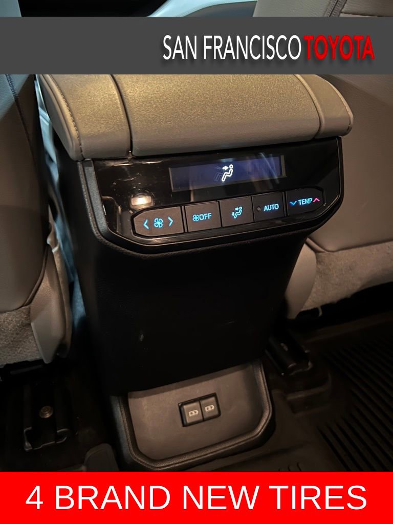 Used 2022 Toyota Highlander XLE AWD/4WD image 19