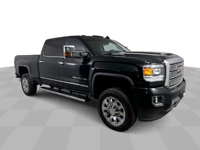 Used 2018 GMC Sierra 2500 Denali w/ Duramax Plus Package AWD/4WD image 2