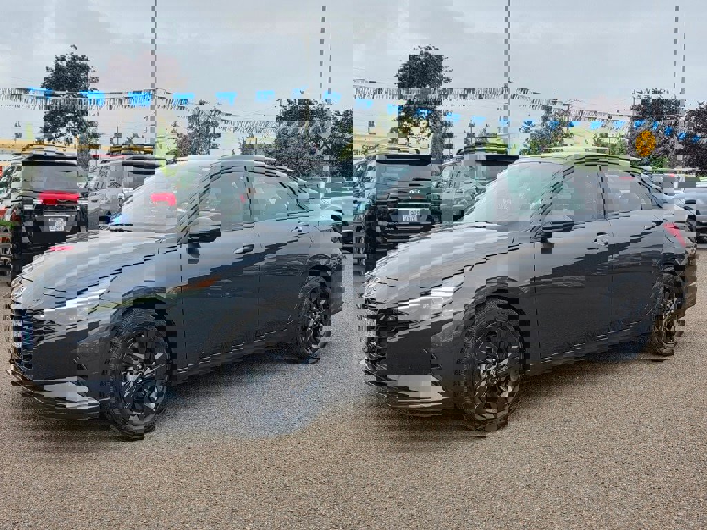 Used 2023 Hyundai Elantra SEL w/ Cargo Package image 1