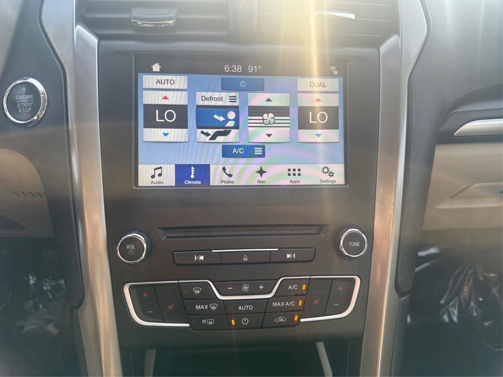 Used 2017 Ford Fusion SE w/ Fusion SE Technology Package FWD image 20