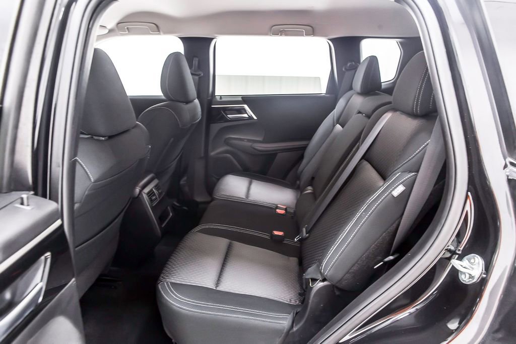 Used 2024 Mitsubishi Outlander ES image 27