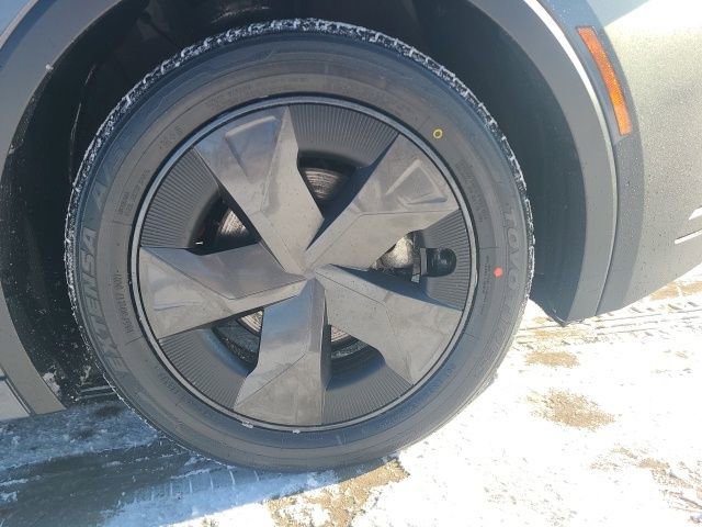 Used 2023 Toyota Prius LE image 9