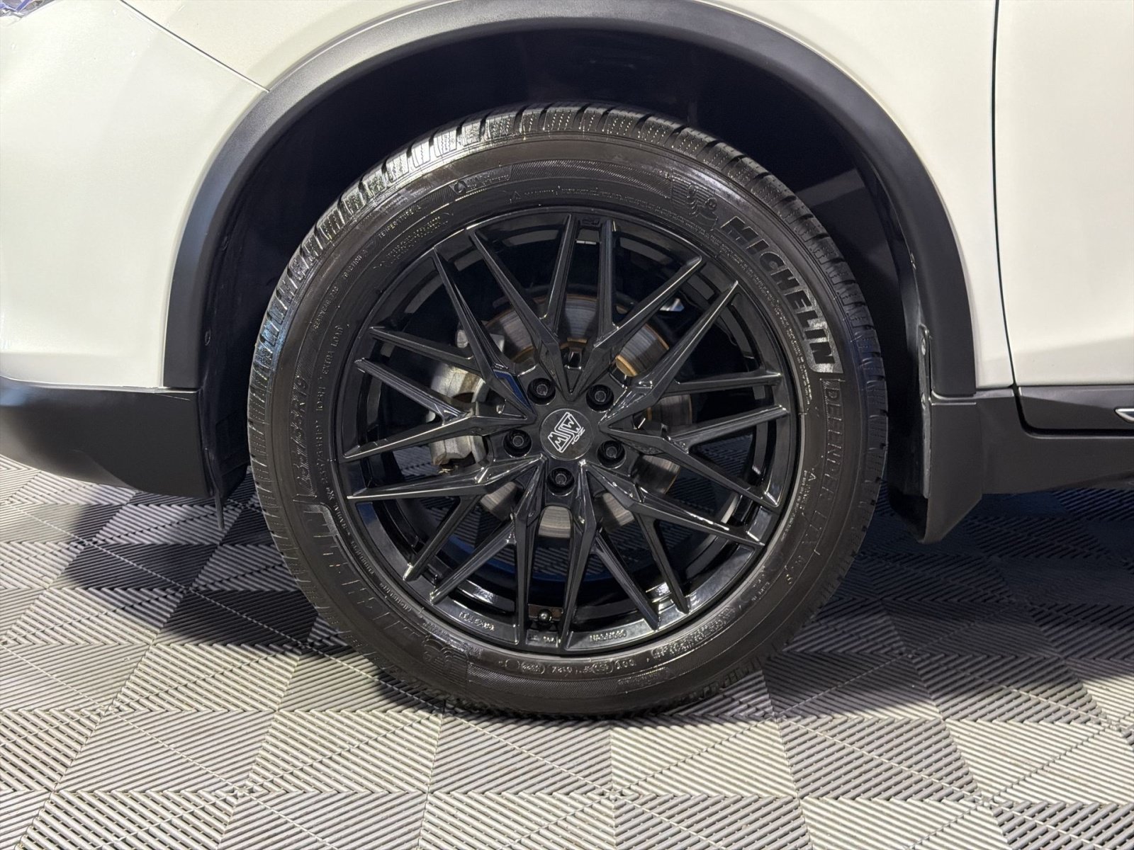 Used 2019 Nissan Rogue SL w/ Premium Package AWD/4WD image 16